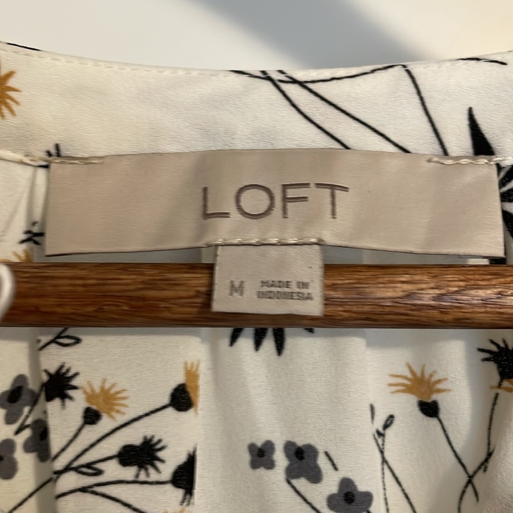 Loft (M) sleeveless white top w/black, gray and yellow flowers - Picture 3 of 6
